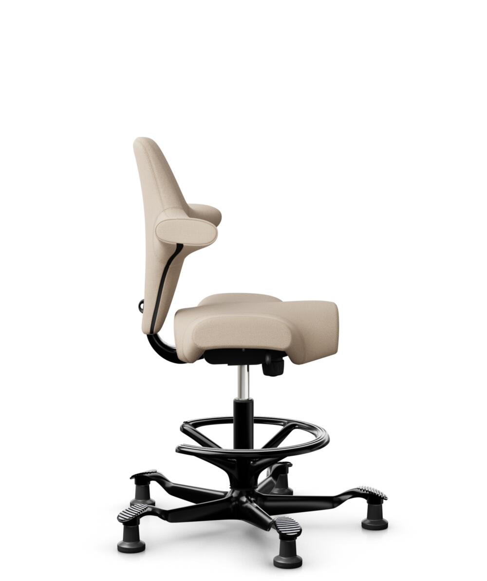 HÅG Capisco 8106 - Select (Gabriel) - Wol / Polyamide - SC61188 - Light beige - Framekleur - Zwart - Gasveer - 265 mm (Zithoogte 53-79cm) - Vloercontact - Glijdoppen - Voetenring - Ja, in framekleur - Voetster - Nee, voetster in framekleur - 2