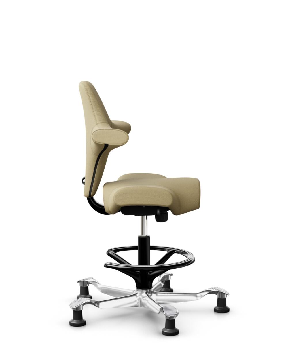 HÅG Capisco 8106 - Select (Gabriel) - Wol / Polyamide - SC62097 - Light ochre - Framekleur - Zwart - Gasveer - 200 mm (Zithoogte 46-64cm) - Vloercontact - Glijdoppen - Voetenring - Ja, in framekleur - Voetster - Ja, voetster in gepolijst aluminium - 2