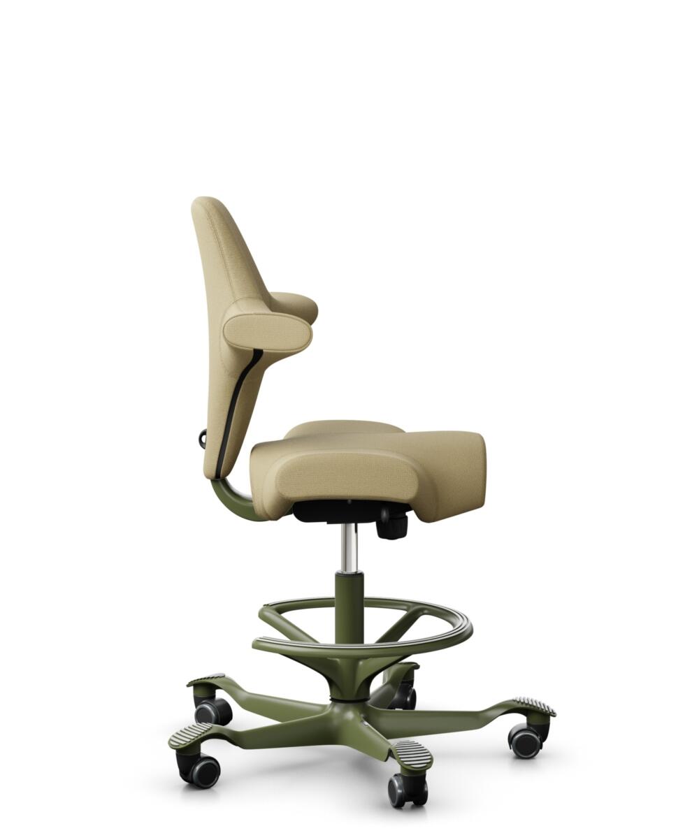 HÅG Capisco 8106 - Select (Gabriel) - Wol / Polyamide - SC62097 - Light ochre - Framekleur - Moss Grey - Gasveer - 265 mm (Zithoogte 53-79cm) - Vloercontact - Harde wielen t.b.v. zachte vloeren - Voetenring - Ja, in framekleur - Voetster - Nee, voetste... - 2