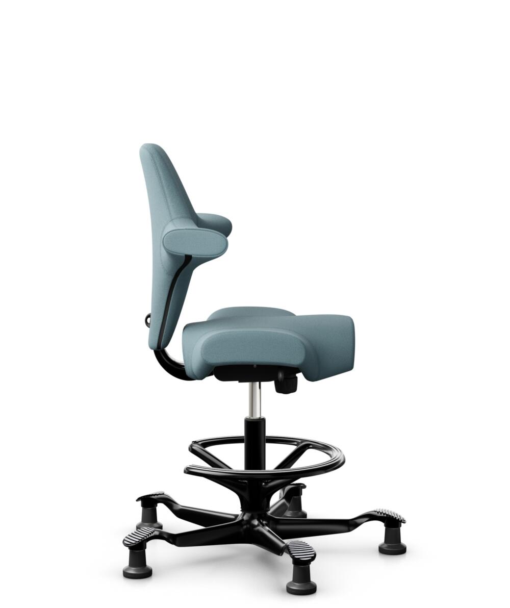 HÅG Capisco 8106 - Select (Gabriel) - Wol / Polyamide - SC67098 - Glacier blue - Framekleur - Zwart - Gasveer - 265 mm (Zithoogte 53-79cm) - Vloercontact - Glijdoppen - Voetenring - Ja, in framekleur - Voetster - Nee, voetster in framekleur - 2