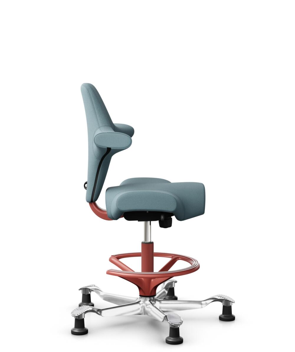 HÅG Capisco 8106 - Select (Gabriel) - Wol / Polyamide - SC67098 - Glacier blue - Framekleur - Blush Rose - Gasveer - 265 mm (Zithoogte 53-79cm) - Vloercontact - Glijdoppen - Voetenring - Ja, in framekleur - Voetster - Ja, voetster in gepolijst aluminium - 2