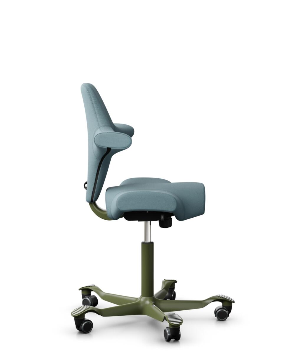 HÅG Capisco 8106 - Select (Gabriel) - Wol / Polyamide - SC67098 - Glacier blue - Framekleur - Moss Grey - Gasveer - 200 mm (Zithoogte 46-64cm) - Vloercontact - Harde wielen t.b.v. zachte vloeren - Voetenring - Nee, geen voetenring - Voetster - Nee, voe... - 2