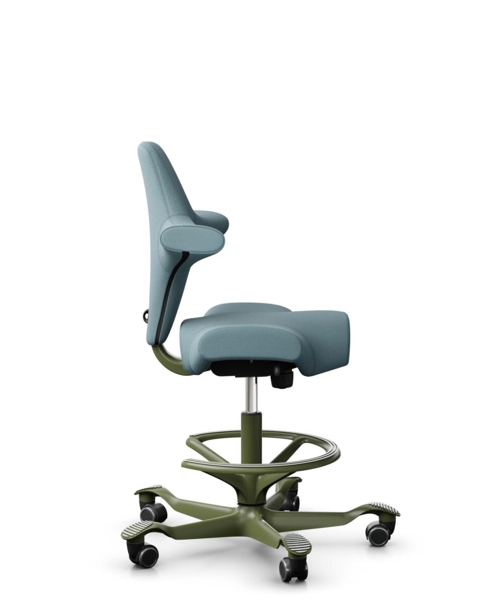 HÅG Capisco 8106 - Select (Gabriel) - Wol / Polyamide - SC67098 - Glacier blue - Framekleur - Moss Grey - Gasveer - 200 mm (Zithoogte 46-64cm) - Vloercontact - Zachte wielen t.b.v. harde vloeren - Voetenring - Ja, in framekleur - Voetster - Nee, voetst... - 2