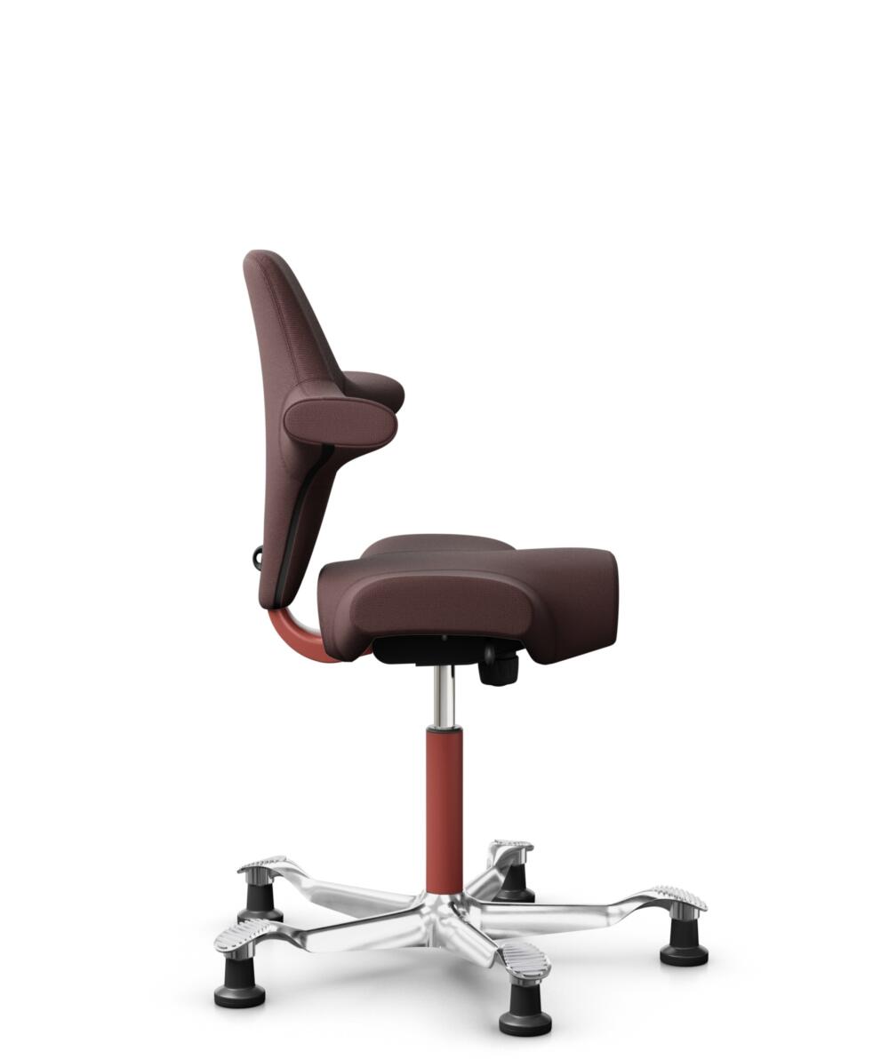 HÅG Capisco 8106 - Select (Gabriel) - Wol / Polyamide - SC61186 - Chestnut - Framekleur - Blush Rose - Gasveer - 150 mm (Zithoogte 40-55cm) - Vloercontact - Glijdoppen - Voetenring - Nee, geen voetenring - Voetster - Ja, voetster in gepolijst aluminium - 2