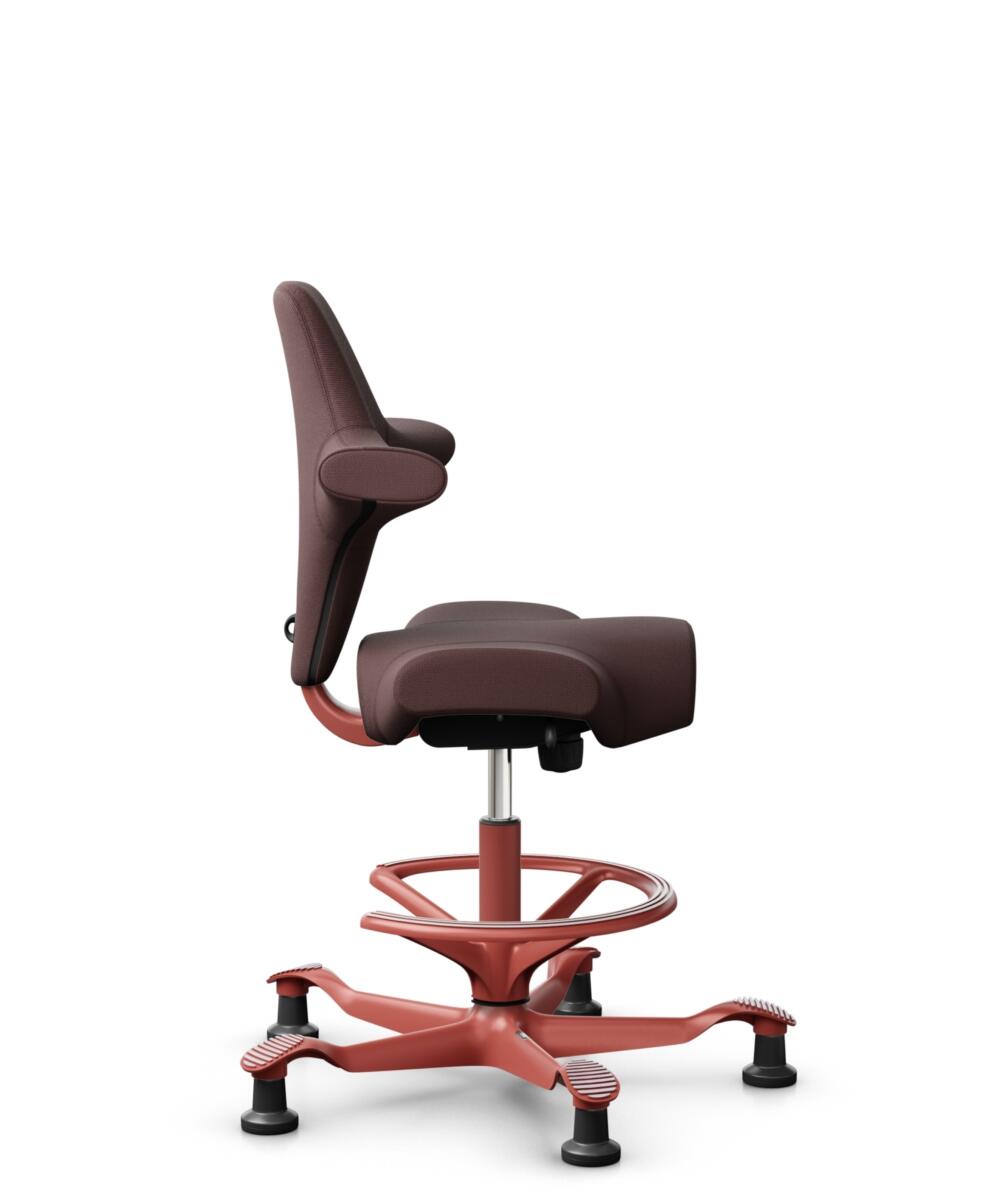 HÅG Capisco 8106 - Select (Gabriel) - Wol / Polyamide - SC61186 - Chestnut - Framekleur - Blush Rose - Gasveer - 265 mm (Zithoogte 53-79cm) - Vloercontact - Glijdoppen - Voetenring - Ja, in framekleur - Voetster - Nee, voetster in framekleur - 2