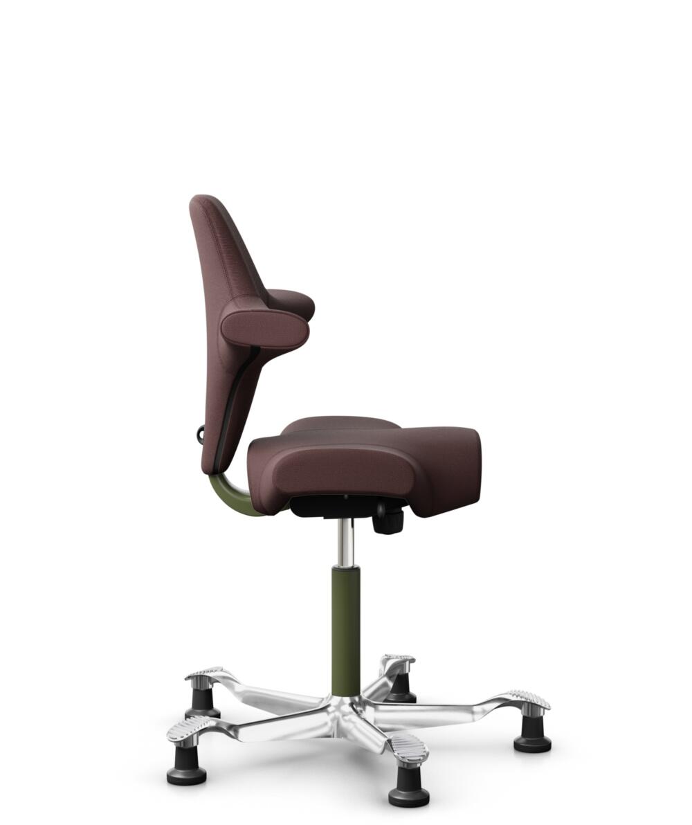 HÅG Capisco 8106 - Select (Gabriel) - Wol / Polyamide - SC61186 - Chestnut - Framekleur - Moss Grey - Gasveer - 265 mm (Zithoogte 53-79cm) - Vloercontact - Glijdoppen - Voetenring - Nee, geen voetenring - Voetster - Ja, voetster in gepolijst aluminium - 2