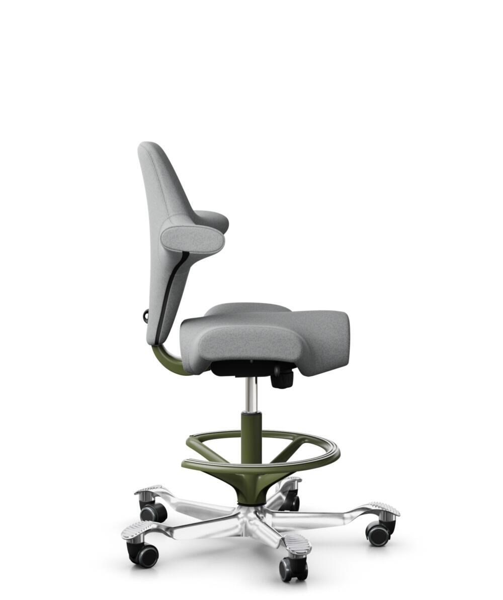 HÅG Capisco 8106 - Capture (Gabriel) - Wol / Polyamide - CPT4102 - Light grey - Framekleur - Moss Grey - Gasveer - 265 mm (Zithoogte 53-79cm) - Vloercontact - Harde wielen t.b.v. zachte vloeren - Voetenring - Ja, in framekleur - Voetster - Ja, voetster... - 2