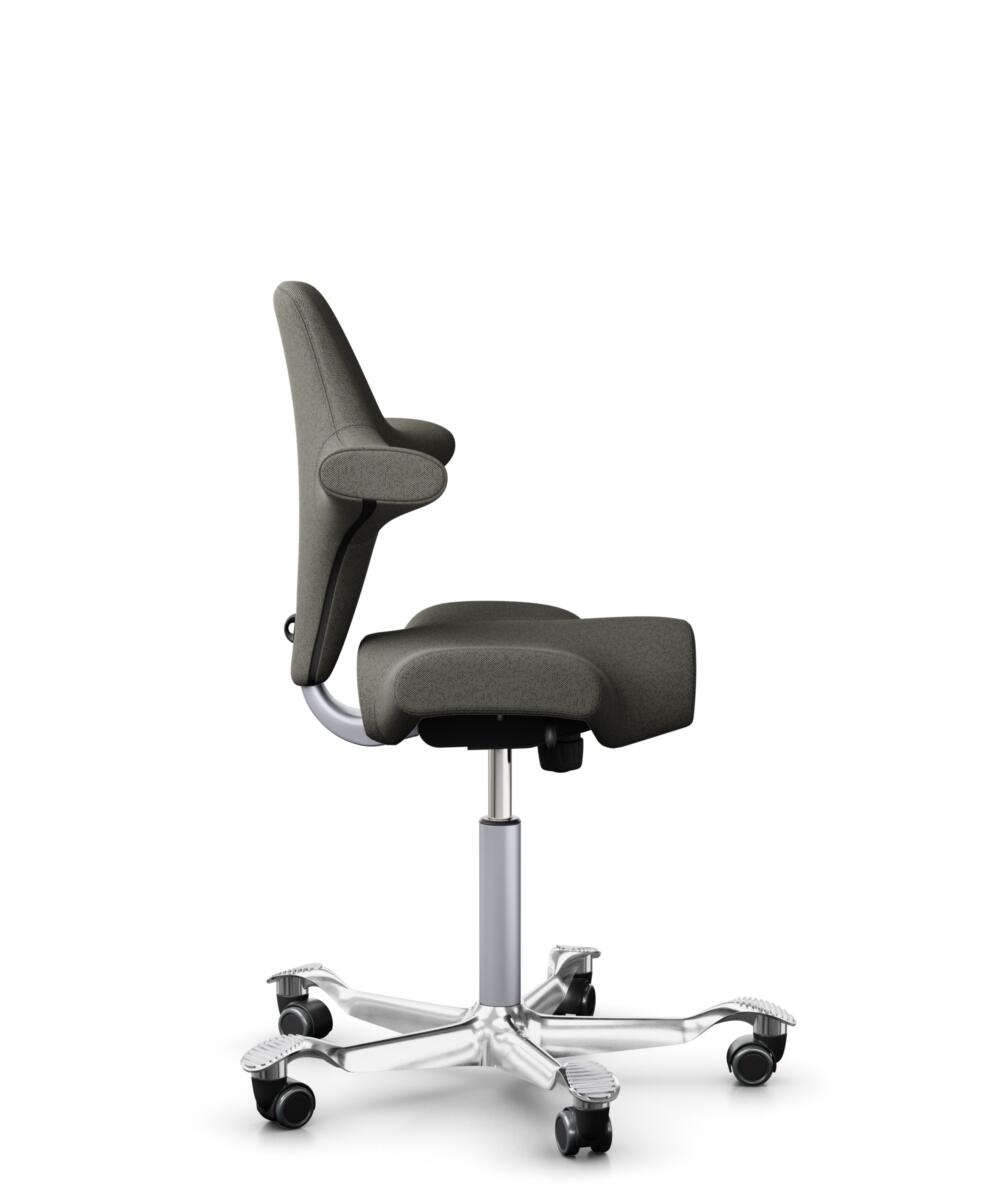 HÅG Capisco 8106 - Capture (Gabriel) - Wol / Polyamide - CPT4401 - Warm grey - Framekleur - Zilver - Gasveer - 150 mm (Zithoogte 40-55cm) - Vloercontact - Harde wielen t.b.v. zachte vloeren - Voetenring - Nee, geen voetenring - Voetster - Ja, voetster ... - 2