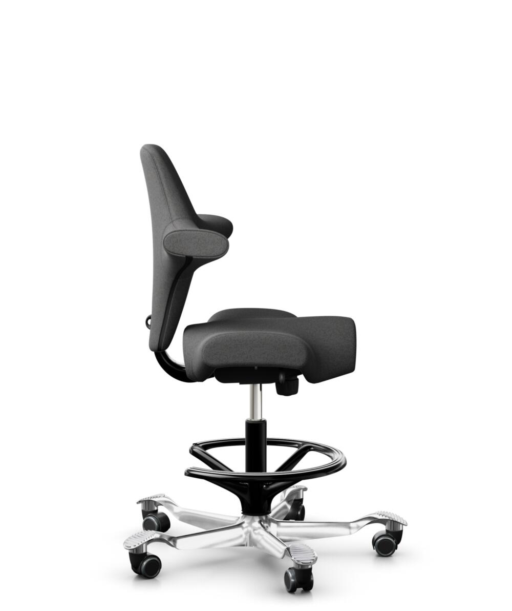 HÅG Capisco 8106 - Capture (Gabriel) - Wol / Polyamide - CPT4601 - Dark grey - Framekleur - Zwart - Gasveer - 200 mm (Zithoogte 46-64cm) - Vloercontact - Harde wielen t.b.v. zachte vloeren - Voetenring - Ja, in framekleur - Voetster - Ja, voetster in g... - 2