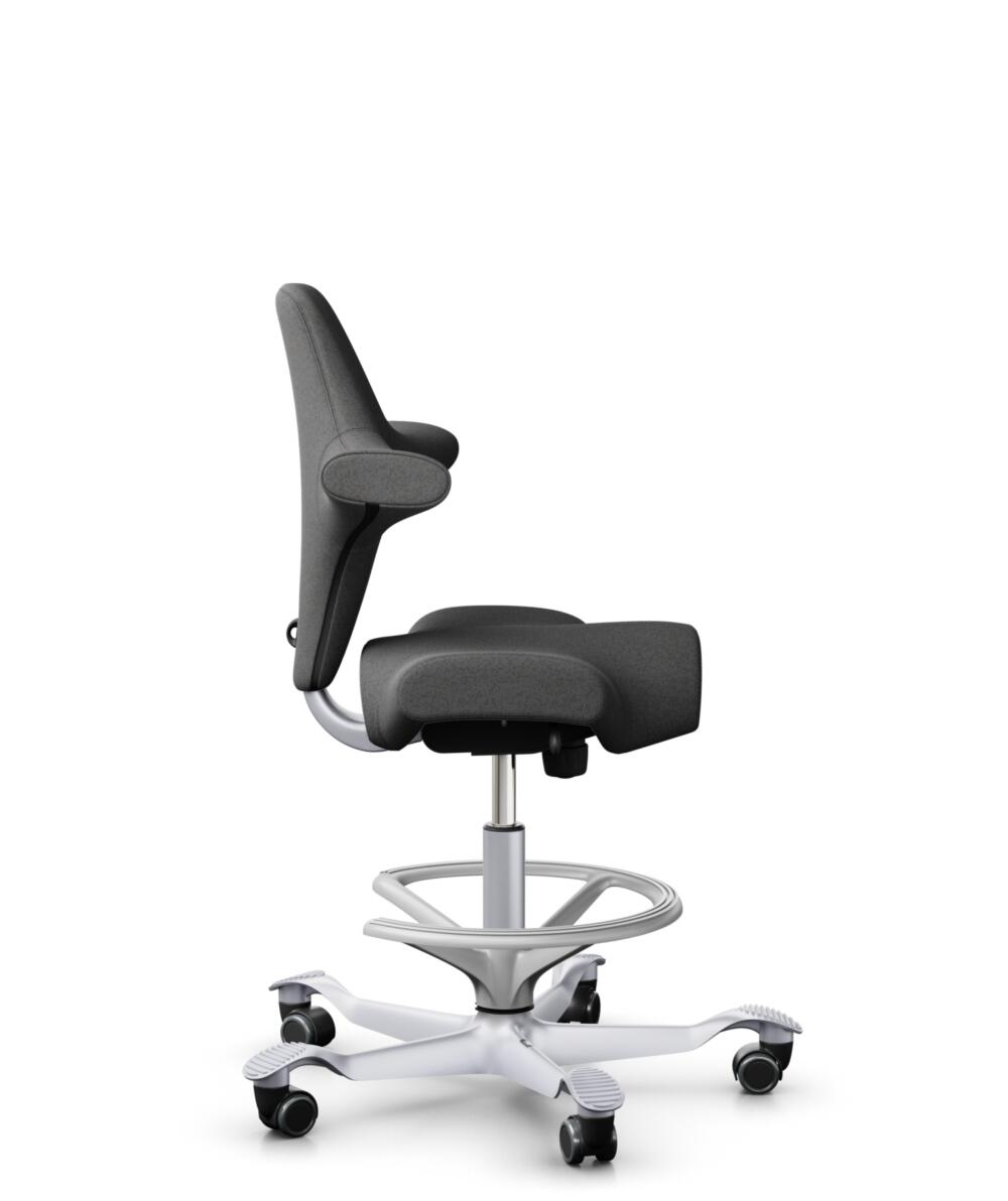 HÅG Capisco 8106 - Capture (Gabriel) - Wol / Polyamide - CPT4601 - Dark grey - Framekleur - Zilver - Gasveer - 265 mm (Zithoogte 53-79cm) - Vloercontact - Harde wielen t.b.v. zachte vloeren - Voetenring - Ja, in framekleur - Voetster - Nee, voetster in... - 2