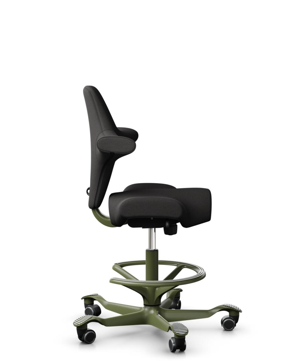 HÅG Capisco 8106 - Capture (Gabriel) - Wol / Polyamide - CPT5501 - Charcoal - Framekleur - Moss Grey - Gasveer - 265 mm (Zithoogte 53-79cm) - Vloercontact - Zachte wielen t.b.v. harde vloeren - Voetenring - Ja, in framekleur - Voetster - Nee, voetster ... - 2