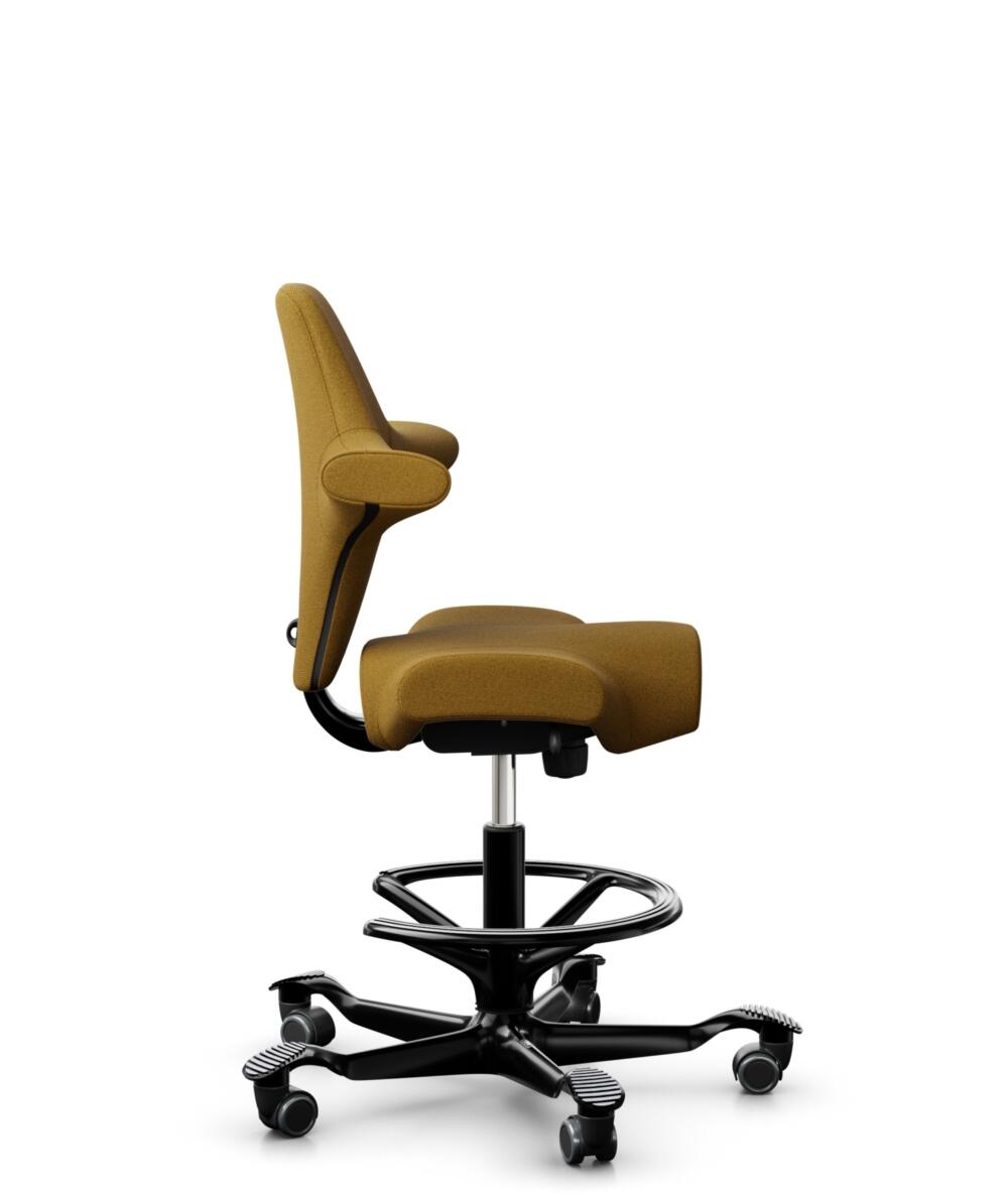 HÅG Capisco 8106 - Capture (Gabriel) - Wol / Polyamide - CPT6401 - Ochre - Framekleur - Zwart - Gasveer - 200 mm (Zithoogte 46-64cm) - Vloercontact - Zachte wielen t.b.v. harde vloeren - Voetenring - Ja, in framekleur - Voetster - Nee, voetster in fram... - 2