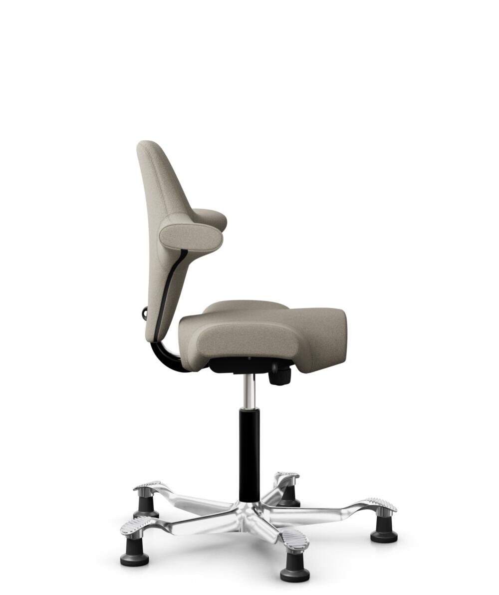 HÅG Capisco 8106 - Capture (Gabriel) - Wol / Polyamide - CPT5103 - Light beige - Framekleur - Zwart - Gasveer - 150 mm (Zithoogte 40-55cm) - Vloercontact - Glijdoppen - Voetenring - Nee, geen voetenring - Voetster - Ja, voetster in gepolijst aluminium - 2
