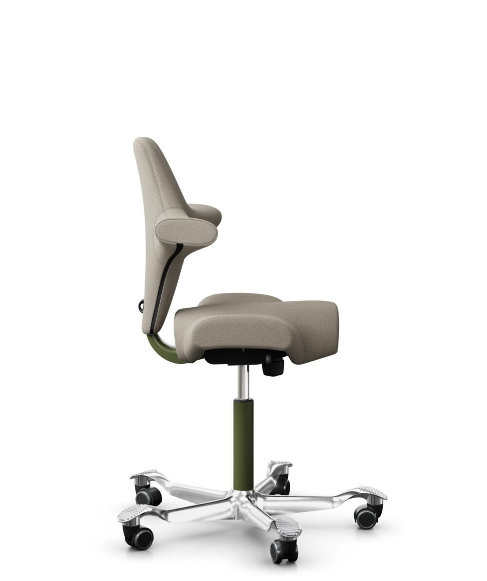 HÅG Capisco 8106 - Capture (Gabriel) - Wol / Polyamide - CPT5103 - Light beige - Framekleur - Moss Grey - Gasveer - 200 mm (Zithoogte 46-64cm) - Vloercontact - Harde wielen t.b.v. zachte vloeren - Voetenring - Nee, geen voetenring - Voetster - Ja, voet... - 2