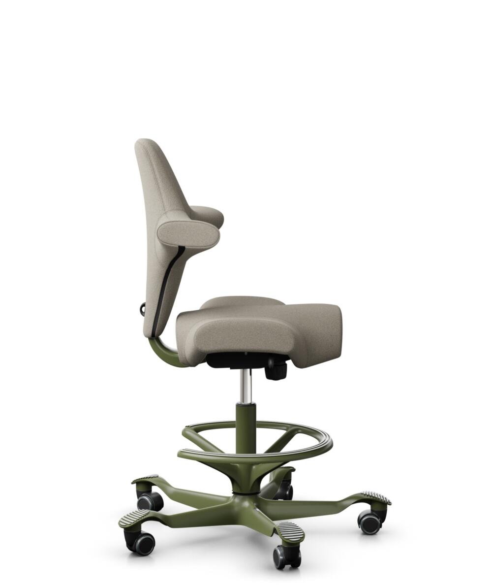 HÅG Capisco 8106 - Capture (Gabriel) - Wol / Polyamide - CPT5103 - Light beige - Framekleur - Moss Grey - Gasveer - 200 mm (Zithoogte 46-64cm) - Vloercontact - Zachte wielen t.b.v. harde vloeren - Voetenring - Ja, in framekleur - Voetster - Nee, voetst... - 2