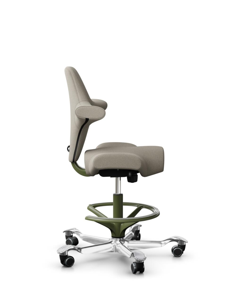 HÅG Capisco 8106 - Capture (Gabriel) - Wol / Polyamide - CPT5103 - Light beige - Framekleur - Moss Grey - Gasveer - 200 mm (Zithoogte 46-64cm) - Vloercontact - Zachte wielen t.b.v. harde vloeren - Voetenring - Ja, in framekleur - Voetster - Ja, voetste... - 2