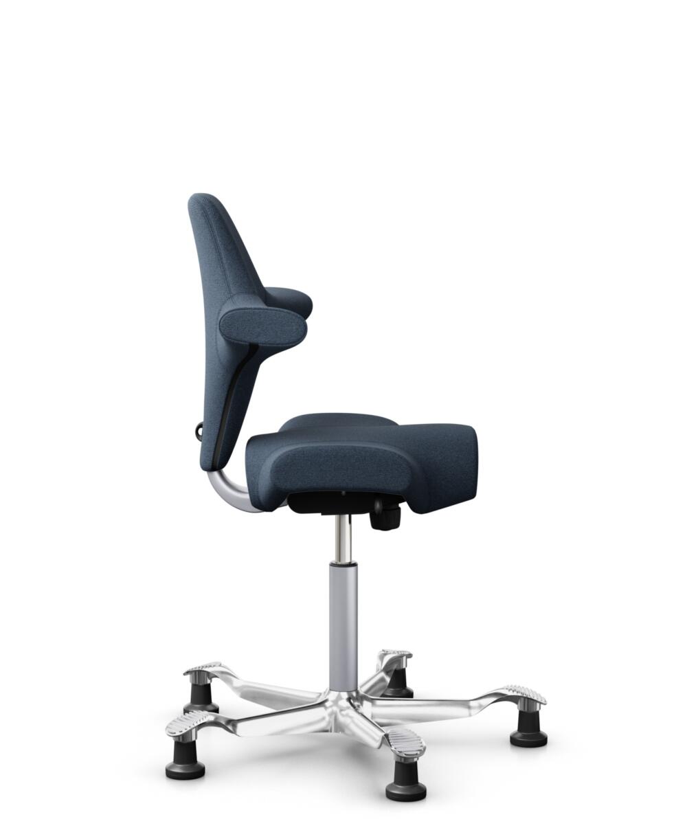 HÅG Capisco 8106 - Capture (Gabriel) - Wol / Polyamide - CPT6001 - Dark blue - Framekleur - Zilver - Gasveer - 200 mm (Zithoogte 46-64cm) - Vloercontact - Glijdoppen - Voetenring - Nee, geen voetenring - Voetster - Ja, voetster in gepolijst aluminium - 2