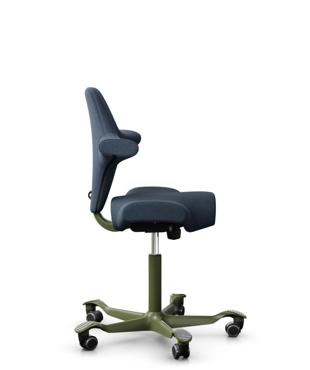 HÅG Capisco 8106 - Capture (Gabriel) - Wol / Polyamide - CPT6001 - Dark blue - Framekleur - Moss Grey - Gasveer - 265 mm (Zithoogte 53-79cm) - Vloercontact - Harde wielen t.b.v. zachte vloeren - Voetenring - Nee, geen voetenring - Voetster - Nee, voets... - 2