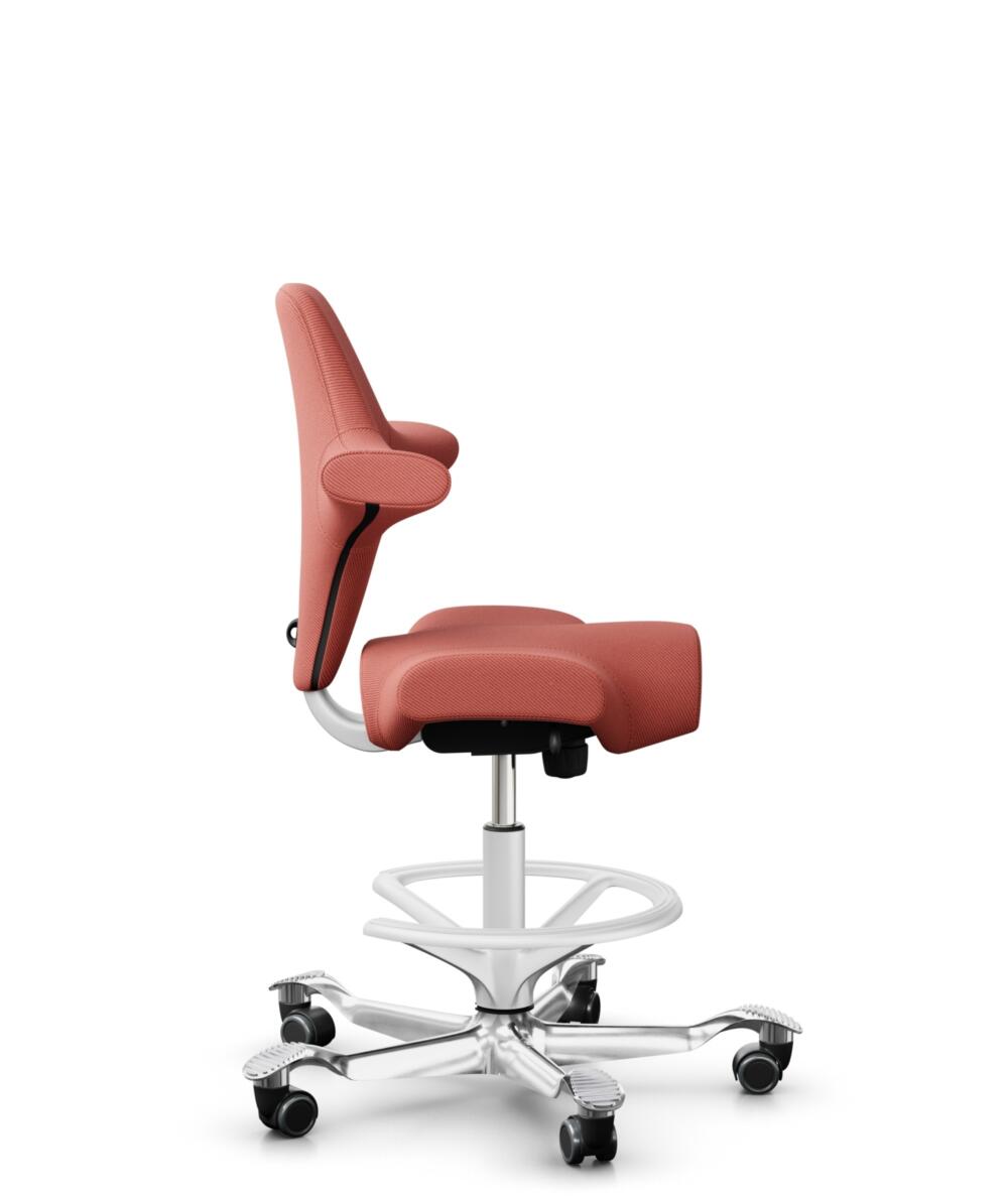 HÅG Capisco 8106 - Oceanic (Camira) - Gerecycled Polyester - OCI012 - Orange-red - Framekleur - Wit - Gasveer - 265 mm (Zithoogte 53-79cm) - Vloercontact - Harde wielen t.b.v. zachte vloeren - Voetenring - Ja, in framekleur - Voetster - Ja, voetster in... - 2