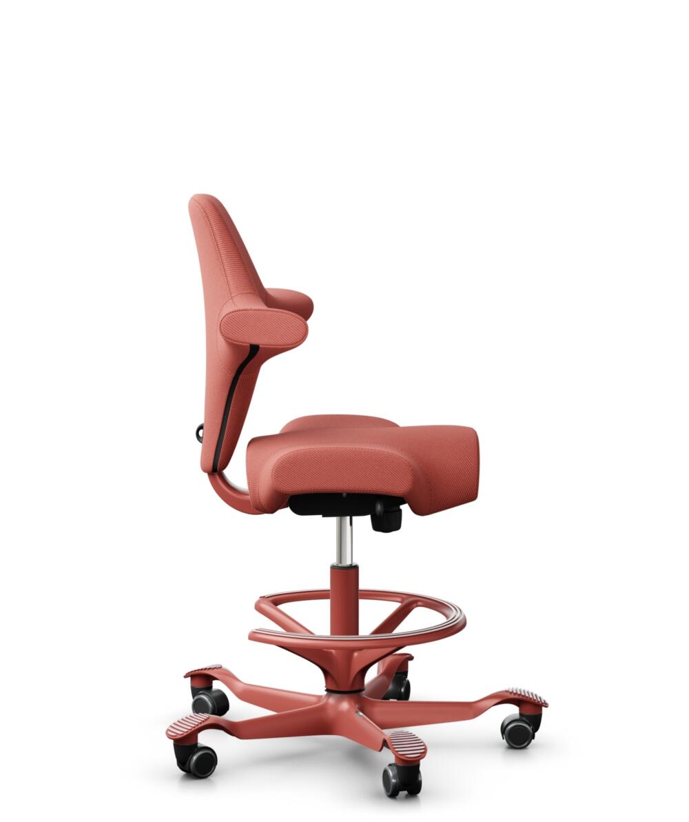 HÅG Capisco 8106 - Oceanic (Camira) - Gerecycled Polyester - OCI012 - Orange-red - Framekleur - Blush Rose - Gasveer - 200 mm (Zithoogte 46-64cm) - Vloercontact - Harde wielen t.b.v. zachte vloeren - Voetenring - Ja, in framekleur - Voetster - Nee, voe... - 2