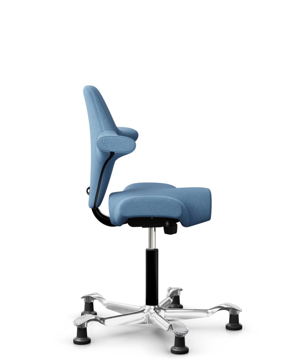 HÅG Capisco 8106 - Oceanic (Camira) - Gerecycled Polyester - OCI011 - Light blue - Framekleur - Zwart - Gasveer - 150 mm (Zithoogte 40-55cm) - Vloercontact - Glijdoppen - Voetenring - Nee, geen voetenring - Voetster - Ja, voetster in gepolijst aluminium - 2