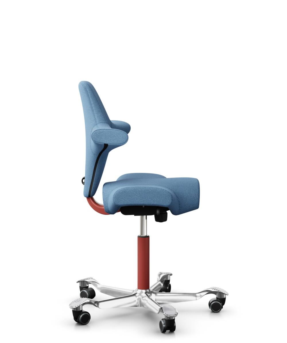 HÅG Capisco 8106 - Oceanic (Camira) - Gerecycled Polyester - OCI011 - Light blue - Framekleur - Blush Rose - Gasveer - 265 mm (Zithoogte 53-79cm) - Vloercontact - Harde wielen t.b.v. zachte vloeren - Voetenring - Nee, geen voetenring - Voetster - Ja, v... - 2