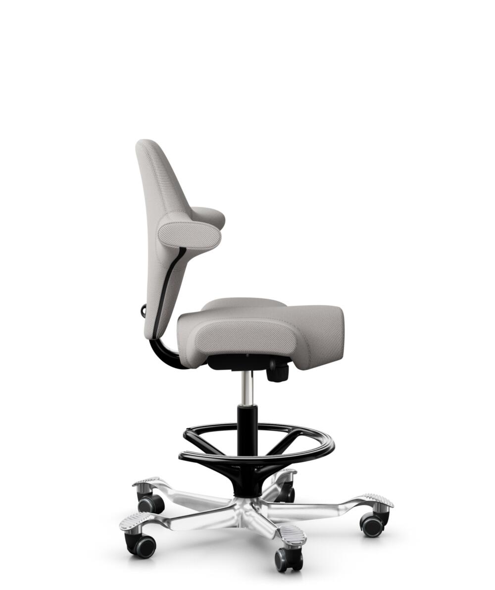HÅG Capisco 8106 - Oceanic (Camira) - Gerecycled Polyester - OCI014 - Light beige - Framekleur - Zwart - Gasveer - 200 mm (Zithoogte 46-64cm) - Vloercontact - Harde wielen t.b.v. zachte vloeren - Voetenring - Ja, in framekleur - Voetster - Ja, voetster... - 2