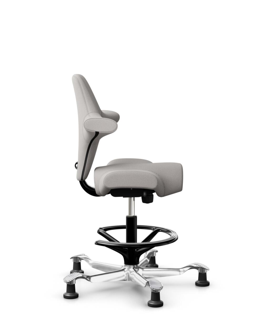 HÅG Capisco 8106 - Oceanic (Camira) - Gerecycled Polyester - OCI014 - Light beige - Framekleur - Zwart - Gasveer - 265 mm (Zithoogte 53-79cm) - Vloercontact - Glijdoppen - Voetenring - Ja, in framekleur - Voetster - Ja, voetster in gepolijst aluminium - 2