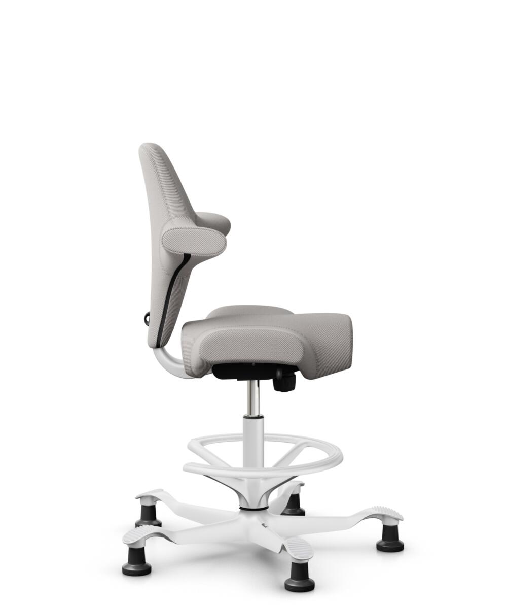 HÅG Capisco 8106 - Oceanic (Camira) - Gerecycled Polyester - OCI014 - Light beige - Framekleur - Wit - Gasveer - 200 mm (Zithoogte 46-64cm) - Vloercontact - Glijdoppen - Voetenring - Ja, in framekleur - Voetster - Nee, voetster in framekleur - 2