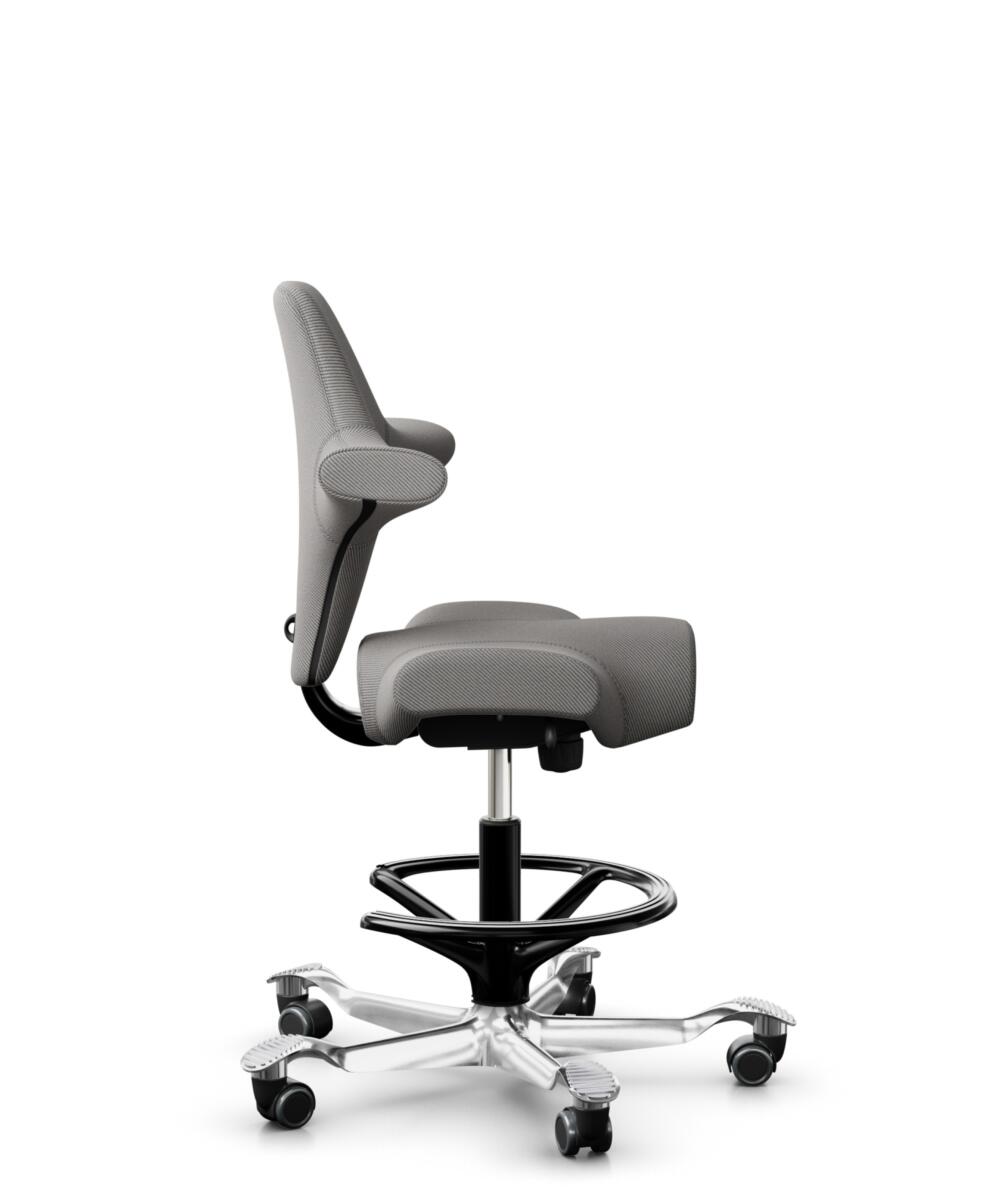 HÅG Capisco 8106 - Oceanic (Camira) - Gerecycled Polyester - OCI008 - Warm grey - Framekleur - Zwart - Gasveer - 265 mm (Zithoogte 53-79cm) - Vloercontact - Zachte wielen t.b.v. harde vloeren - Voetenring - Ja, in framekleur - Voetster - Ja, voetster i... - 2