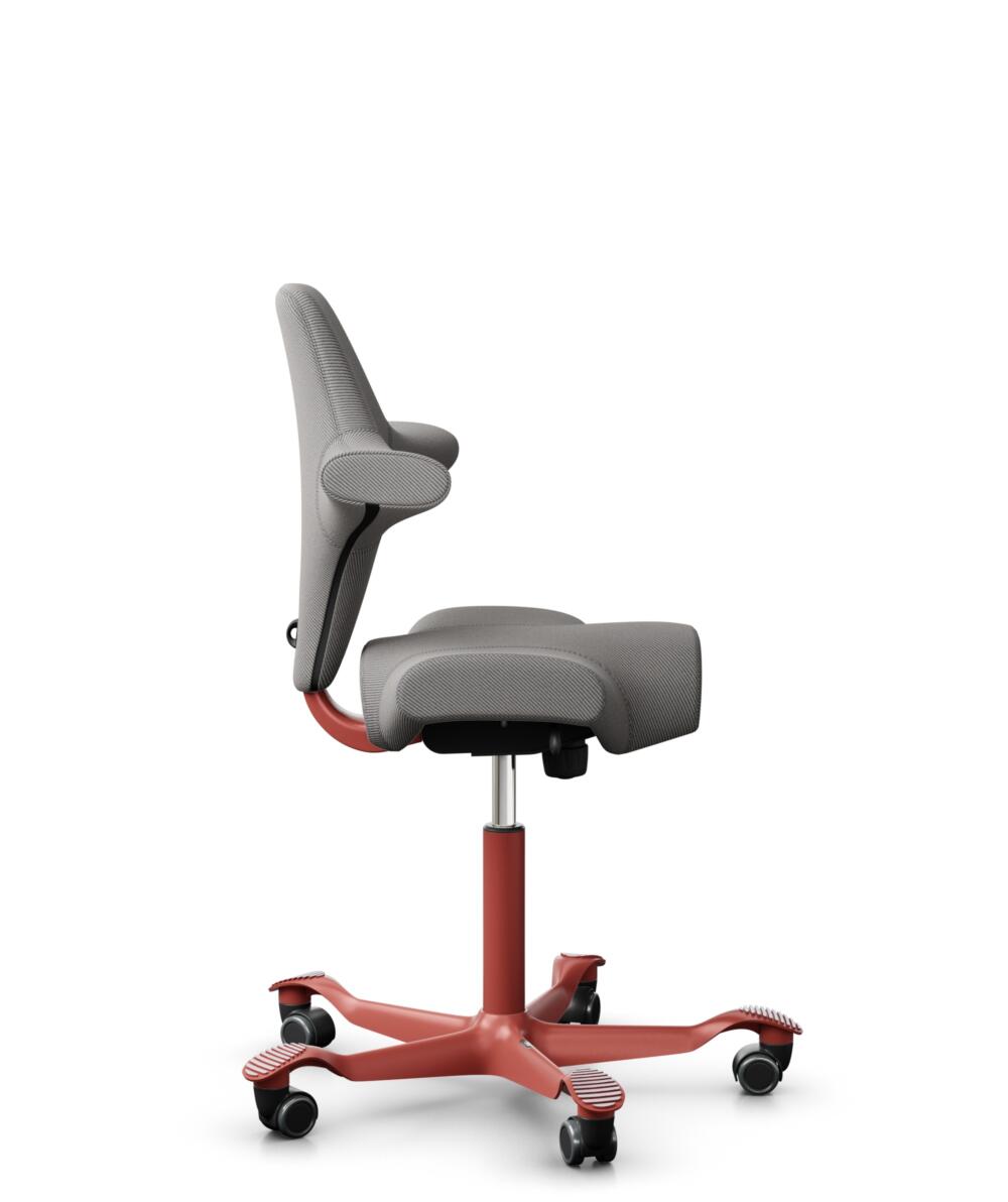 HÅG Capisco 8106 - Oceanic (Camira) - Gerecycled Polyester - OCI008 - Warm grey - Framekleur - Blush Rose - Gasveer - 150 mm (Zithoogte 40-55cm) - Vloercontact - Zachte wielen t.b.v. harde vloeren - Voetenring - Nee, geen voetenring - Voetster - Nee, v... - 2