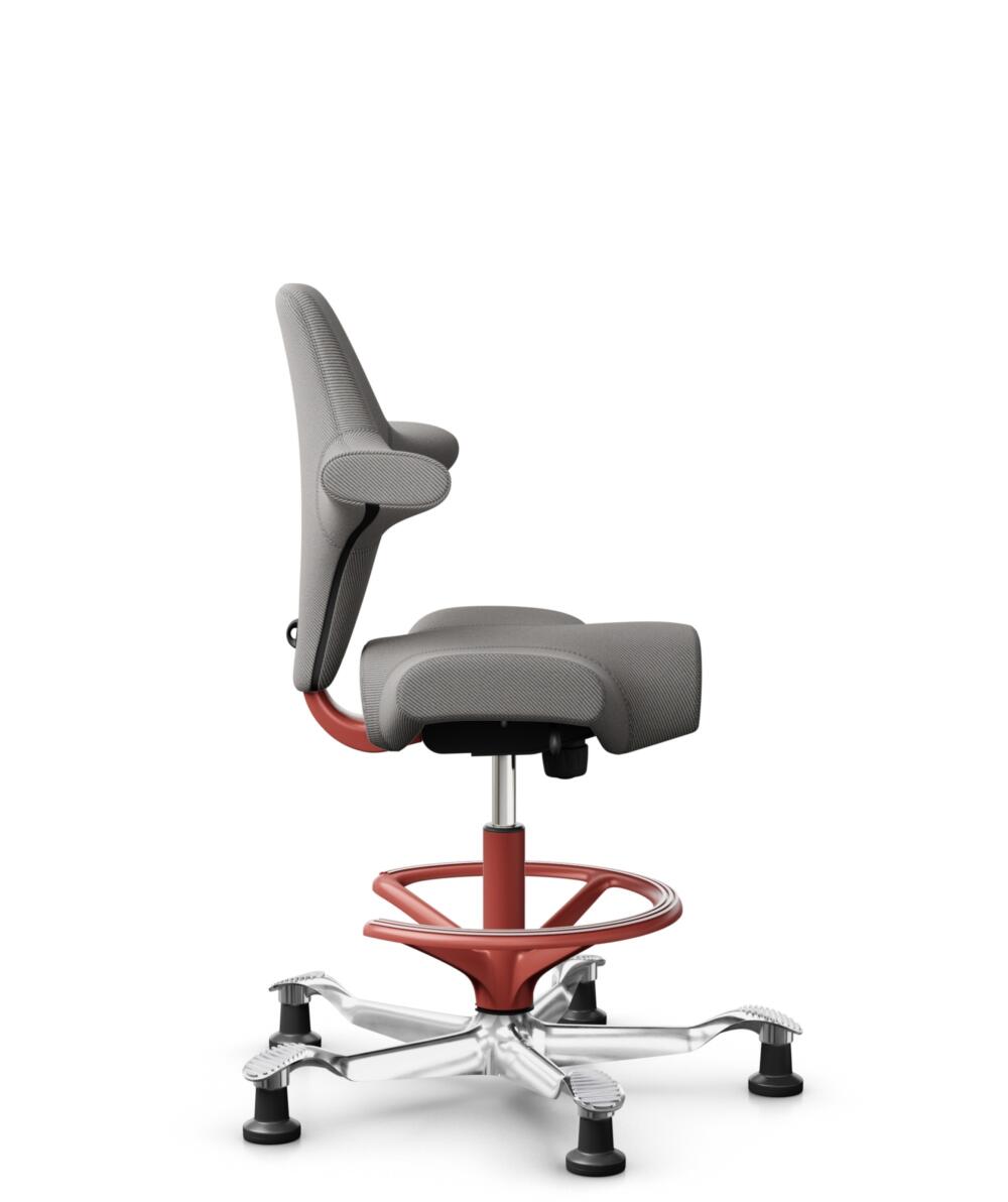 HÅG Capisco 8106 - Oceanic (Camira) - Gerecycled Polyester - OCI008 - Warm grey - Framekleur - Blush Rose - Gasveer - 265 mm (Zithoogte 53-79cm) - Vloercontact - Glijdoppen - Voetenring - Ja, in framekleur - Voetster - Ja, voetster in gepolijst aluminium - 2