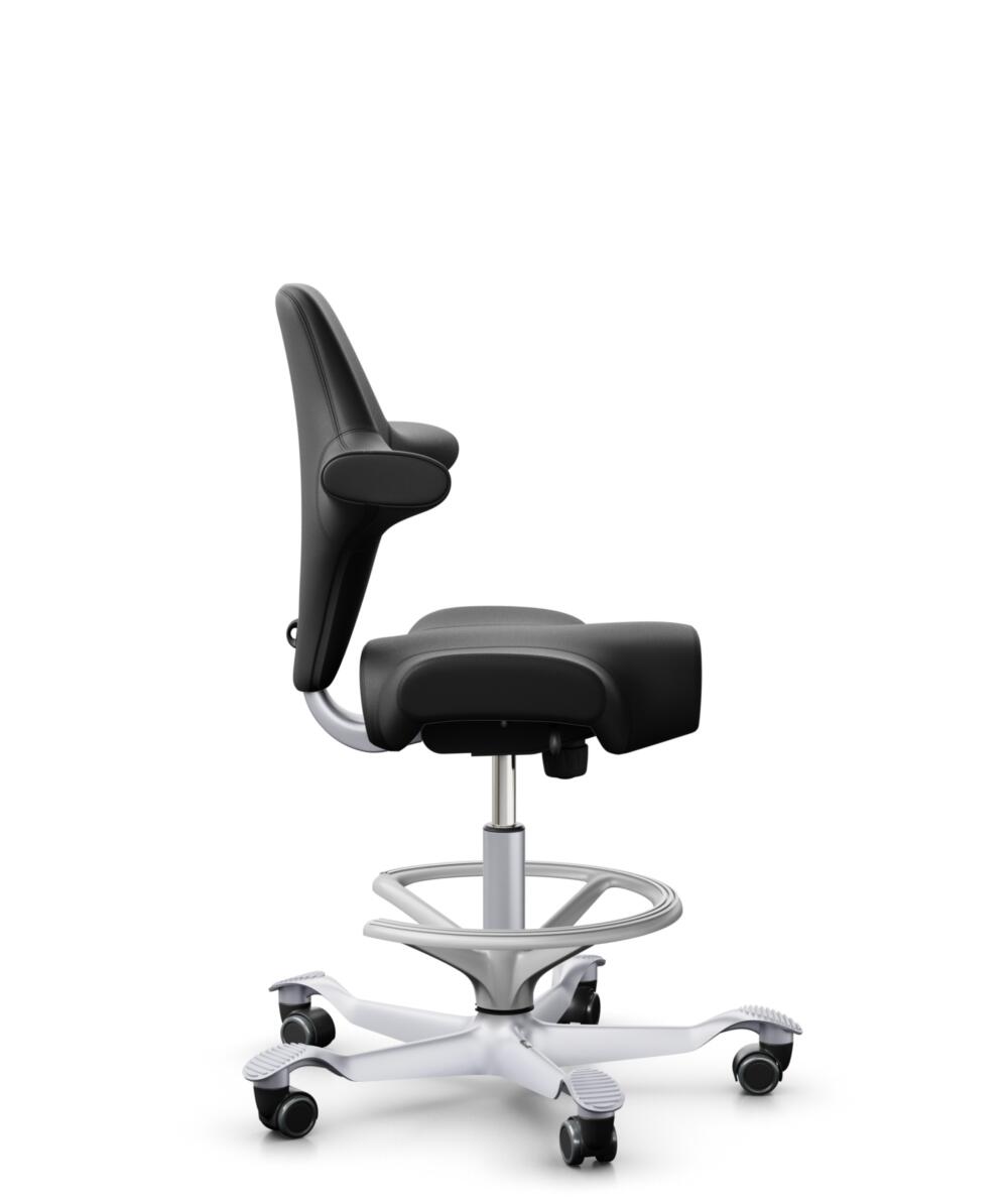 HÅG Capisco 8106 - Puxx 1 (Oniro) - Polyurethaan Kunstleer - PU215816 - Black - Framekleur - Zilver - Gasveer - 265 mm (Zithoogte 53-79cm) - Vloercontact - Harde wielen t.b.v. zachte vloeren - Voetenring - Ja, in framekleur - Voetster - Nee, voetster i... - 2