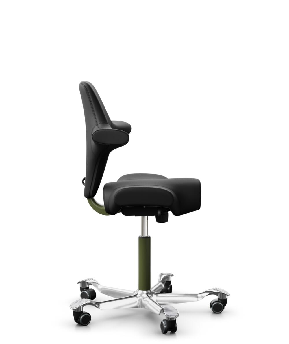 HÅG Capisco 8106 - Illusion 3.0 (Nevotex) - Polyurethaan Kunstleer - ILU3110 - Black - Framekleur - Moss Grey - Gasveer - 200 mm (Zithoogte 46-64cm) - Vloercontact - Zachte wielen t.b.v. harde vloeren - Voetenring - Nee, geen voetenring - Voetster - Ja... - 2