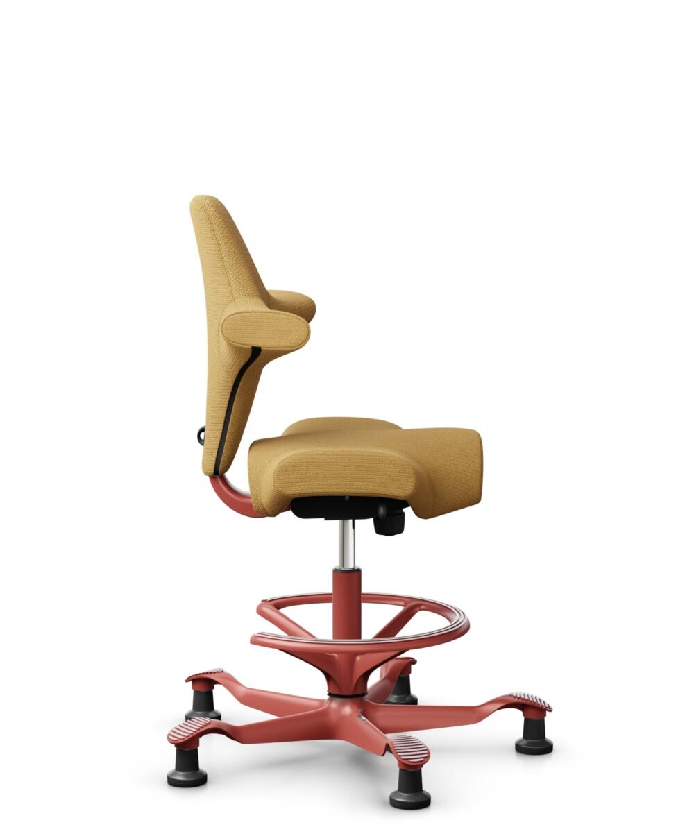 HÅG Capisco 8106 - Sirdal (GU) - Wol - SRD320 - Ochre - Framekleur - Blush Rose - Gasveer - 265 mm (Zithoogte 53-79cm) - Vloercontact - Glijdoppen - Voetenring - Ja, in framekleur - Voetster - Nee, voetster in framekleur - 2