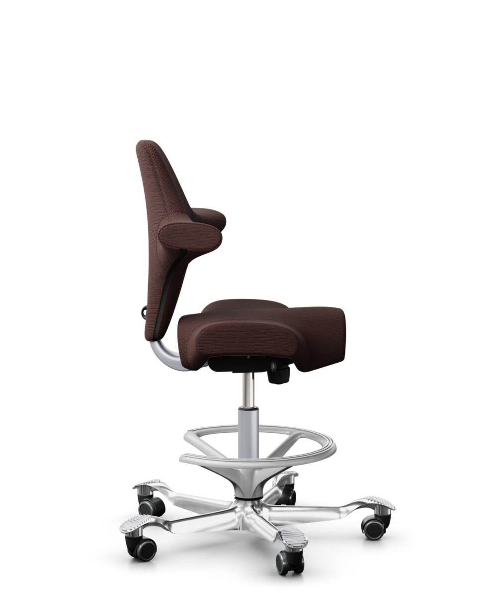 HÅG Capisco 8106 - Sirdal (GU) - Wol - SRD480 - Chestnut - Framekleur - Zilver - Gasveer - 200 mm (Zithoogte 46-64cm) - Vloercontact - Zachte wielen t.b.v. harde vloeren - Voetenring - Ja, in framekleur - Voetster - Ja, voetster in gepolijst aluminium - 2