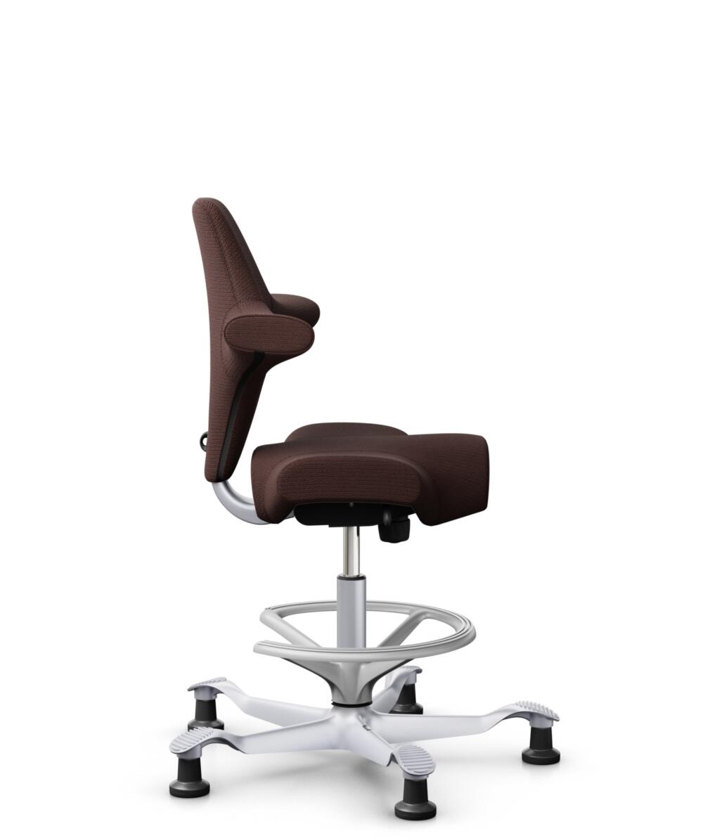 HÅG Capisco 8106 - Sirdal (GU) - Wol - SRD480 - Chestnut - Framekleur - Zilver - Gasveer - 200 mm (Zithoogte 46-64cm) - Vloercontact - Glijdoppen - Voetenring - Ja, in framekleur - Voetster - Nee, voetster in framekleur - 2