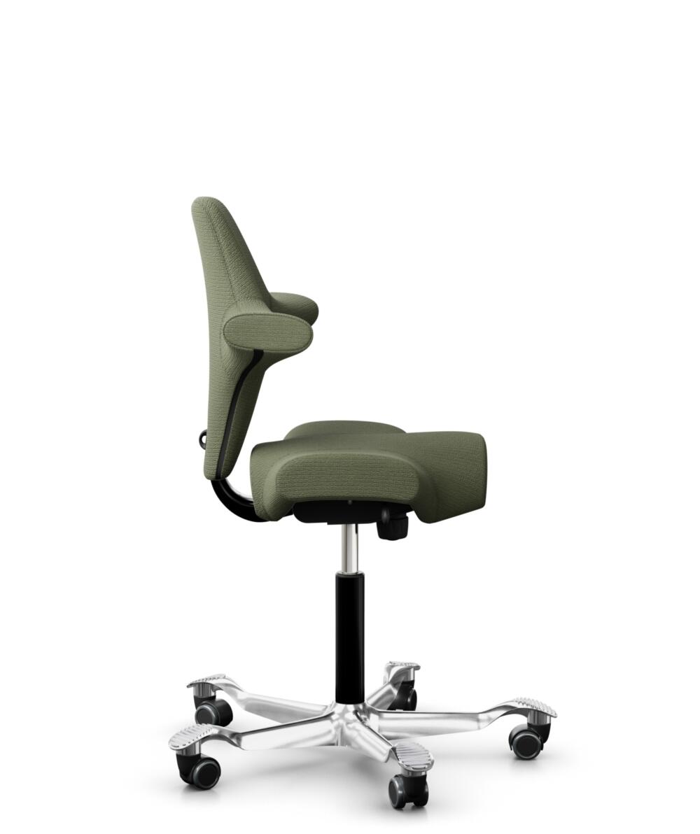 HÅG Capisco 8106 - Sirdal (GU) - Wol - SRD960 - Green - Framekleur - Zwart - Gasveer - 150 mm (Zithoogte 40-55cm) - Vloercontact - Harde wielen t.b.v. zachte vloeren - Voetenring - Nee, geen voetenring - Voetster - Ja, voetster in gepolijst aluminium - 2