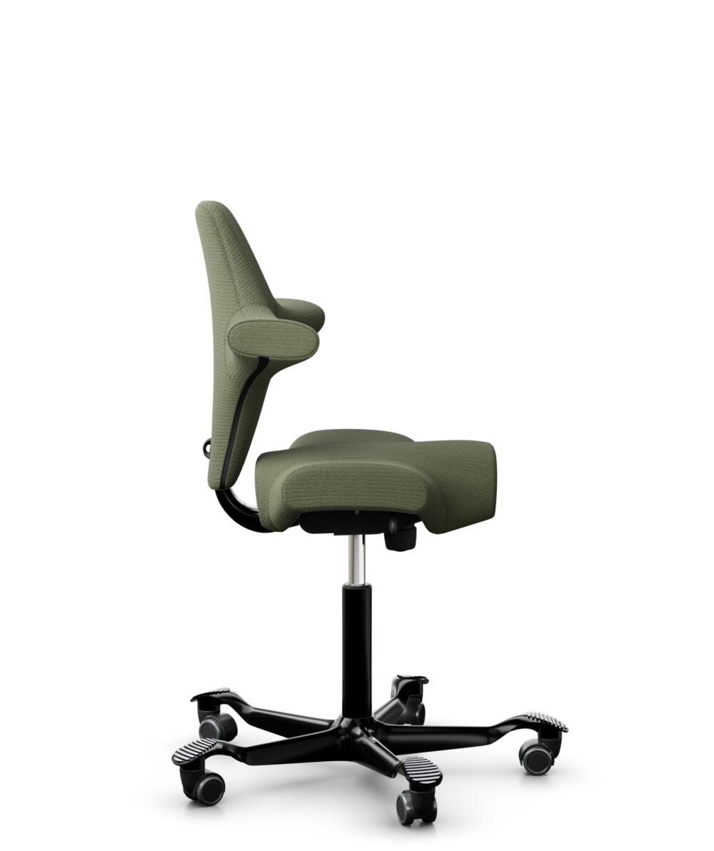 HÅG Capisco 8106 - Sirdal (GU) - Wol - SRD960 - Green - Framekleur - Zwart - Gasveer - 150 mm (Zithoogte 40-55cm) - Vloercontact - Zachte wielen t.b.v. harde vloeren - Voetenring - Nee, geen voetenring - Voetster - Nee, voetster in framekleur - 2
