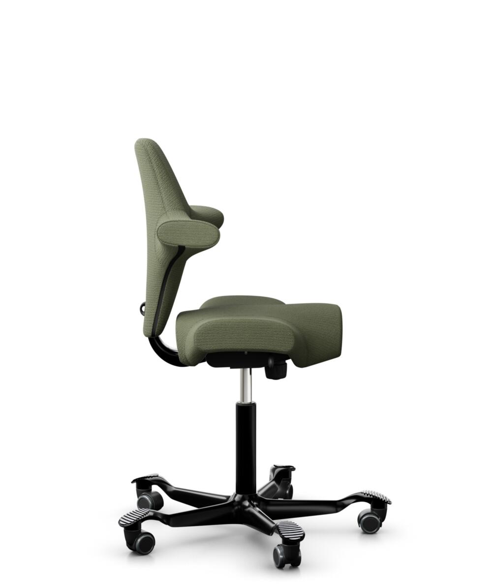 HÅG Capisco 8106 - Sirdal (GU) - Wol - SRD960 - Green - Framekleur - Zwart - Gasveer - 200 mm (Zithoogte 46-64cm) - Vloercontact - Zachte wielen t.b.v. harde vloeren - Voetenring - Nee, geen voetenring - Voetster - Nee, voetster in framekleur - 2