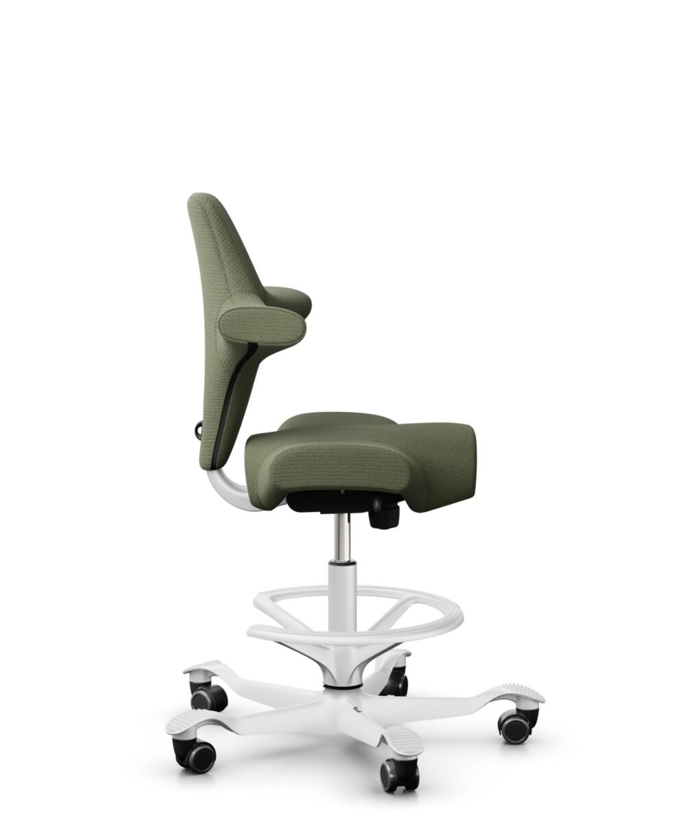 HÅG Capisco 8106 - Sirdal (GU) - Wol - SRD960 - Green - Framekleur - Wit - Gasveer - 200 mm (Zithoogte 46-64cm) - Vloercontact - Harde wielen t.b.v. zachte vloeren - Voetenring - Ja, in framekleur - Voetster - Nee, voetster in framekleur - 2