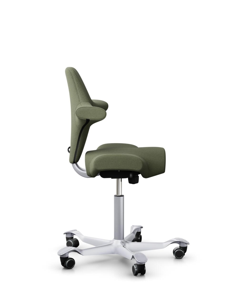 HÅG Capisco 8106 - Sirdal (GU) - Wol - SRD960 - Green - Framekleur - Zilver - Gasveer - 200 mm (Zithoogte 46-64cm) - Vloercontact - Zachte wielen t.b.v. harde vloeren - Voetenring - Nee, geen voetenring - Voetster - Nee, voetster in framekleur - 2