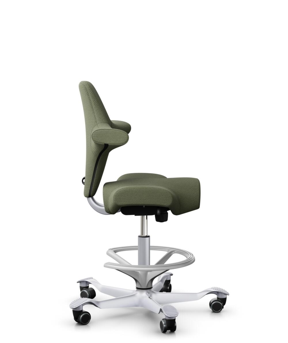 HÅG Capisco 8106 - Sirdal (GU) - Wol - SRD960 - Green - Framekleur - Zilver - Gasveer - 200 mm (Zithoogte 46-64cm) - Vloercontact - Zachte wielen t.b.v. harde vloeren - Voetenring - Ja, in framekleur - Voetster - Nee, voetster in framekleur - 2