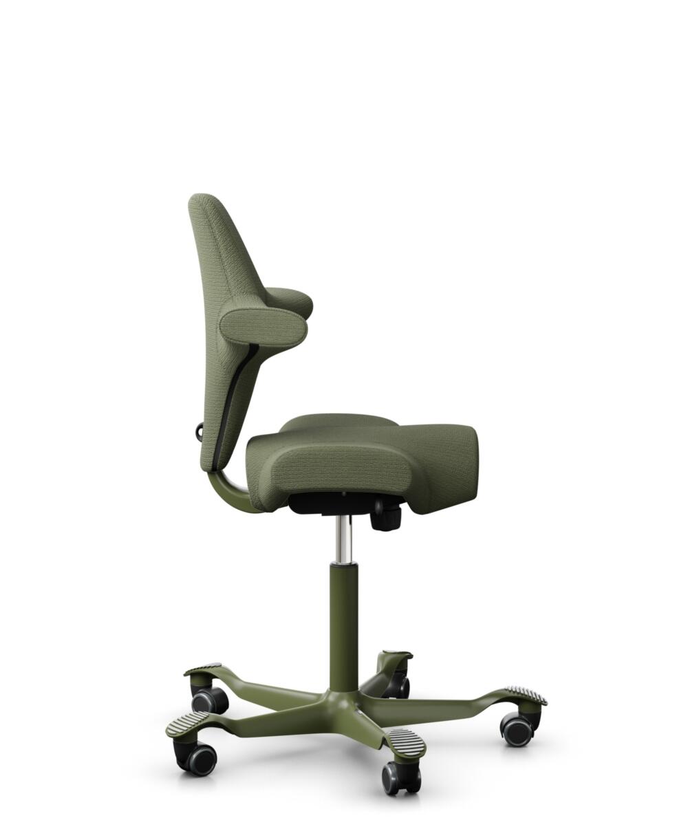 HÅG Capisco 8106 - Sirdal (GU) - Wol - SRD960 - Green - Framekleur - Moss Grey - Gasveer - 200 mm (Zithoogte 46-64cm) - Vloercontact - Harde wielen t.b.v. zachte vloeren - Voetenring - Nee, geen voetenring - Voetster - Nee, voetster in framekleur - 2