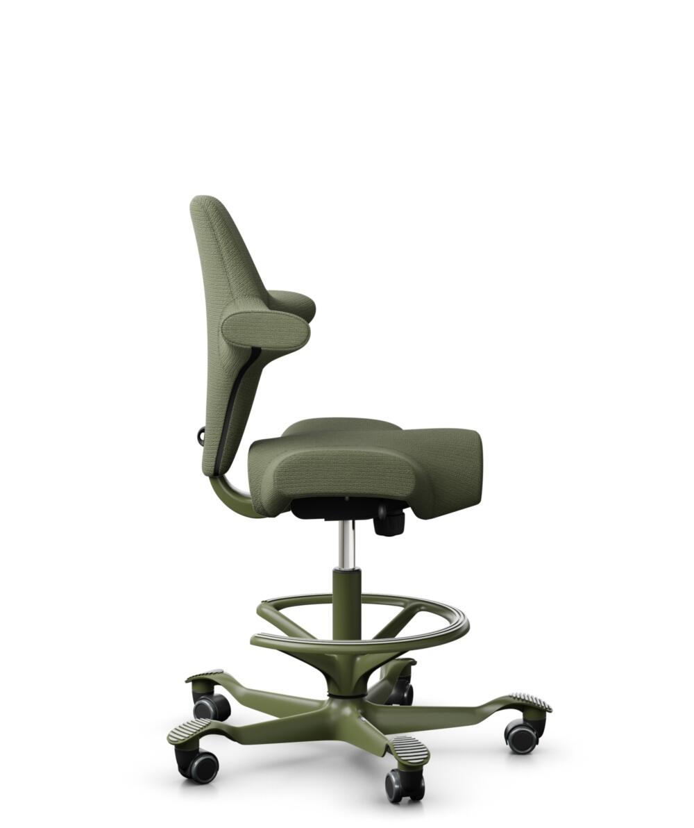 HÅG Capisco 8106 - Sirdal (GU) - Wol - SRD960 - Green - Framekleur - Moss Grey - Gasveer - 200 mm (Zithoogte 46-64cm) - Vloercontact - Zachte wielen t.b.v. harde vloeren - Voetenring - Ja, in framekleur - Voetster - Nee, voetster in framekleur - 2