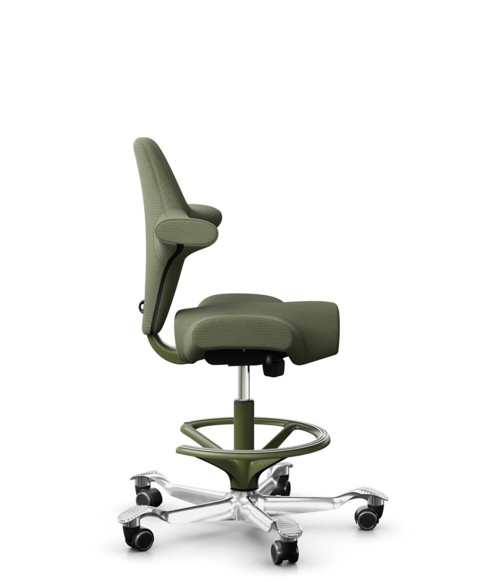 HÅG Capisco 8106 - Sirdal (GU) - Wol - SRD960 - Green - Framekleur - Moss Grey - Gasveer - 200 mm (Zithoogte 46-64cm) - Vloercontact - Zachte wielen t.b.v. harde vloeren - Voetenring - Ja, in framekleur - Voetster - Ja, voetster in gepolijst aluminium - 2