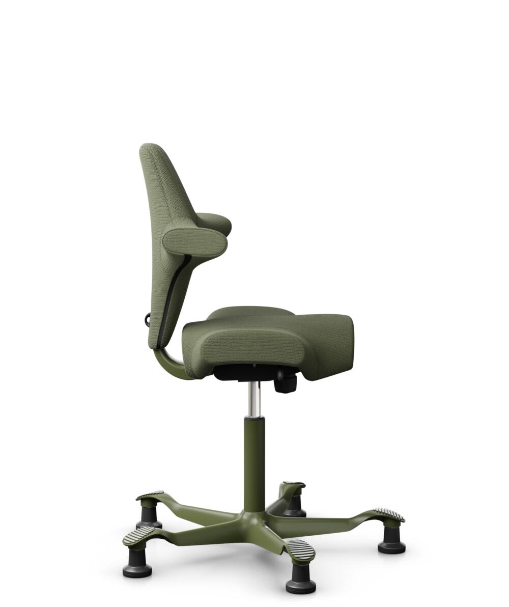 HÅG Capisco 8106 - Sirdal (GU) - Wol - SRD960 - Green - Framekleur - Moss Grey - Gasveer - 265 mm (Zithoogte 53-79cm) - Vloercontact - Glijdoppen - Voetenring - Nee, geen voetenring - Voetster - Nee, voetster in framekleur - 2
