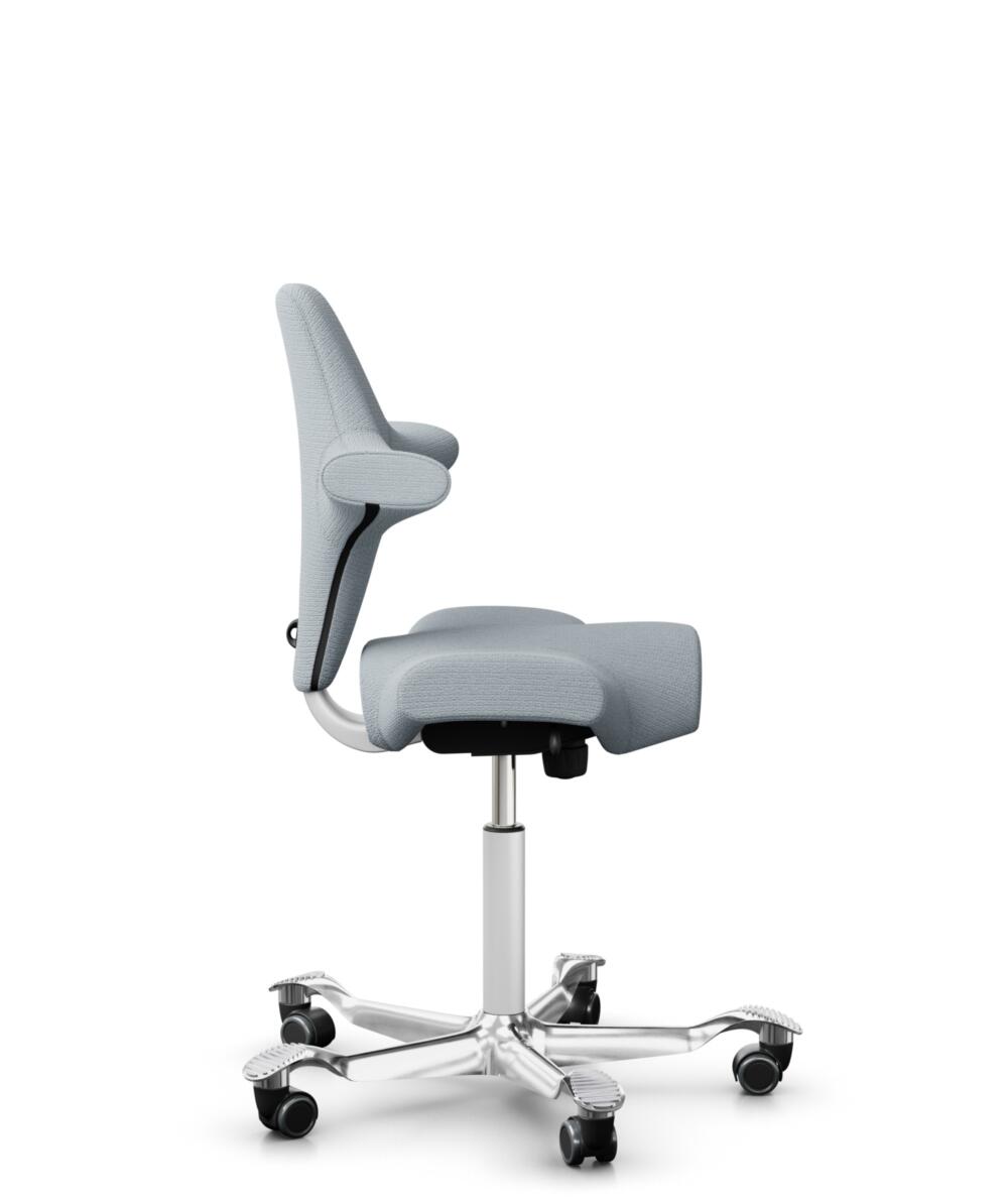 HÅG Capisco 8106 - Sirdal (GU) - Wol - SRD120 Light grey - Framekleur - Wit - Gasveer - 200 mm (Zithoogte 46-64cm) - Vloercontact - Harde wielen t.b.v. zachte vloeren - Voetenring - Nee, geen voetenring - Voetster - Ja, voetster in gepolijst aluminium - 2