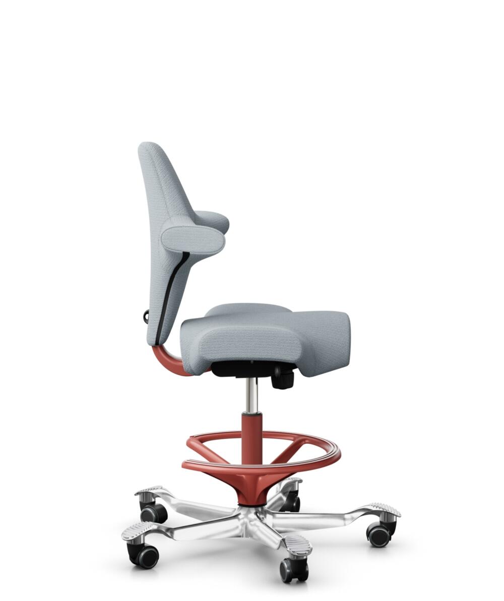 HÅG Capisco 8106 - Sirdal (GU) - Wol - SRD120 Light grey - Framekleur - Blush Rose - Gasveer - 265 mm (Zithoogte 53-79cm) - Vloercontact - Harde wielen t.b.v. zachte vloeren - Voetenring - Ja, in framekleur - Voetster - Ja, voetster in gepolijst aluminium - 2