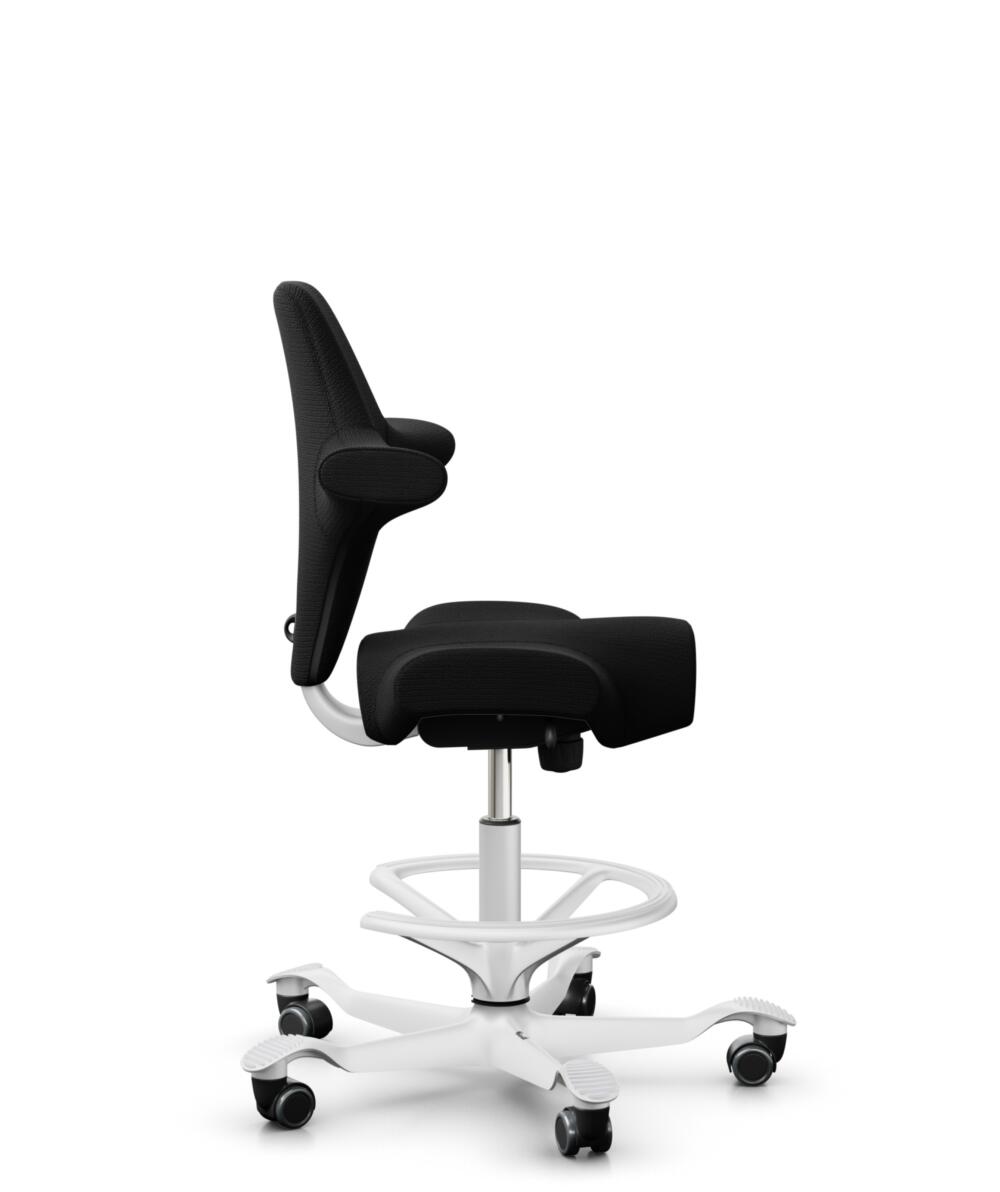 HÅG Capisco 8106 - Sirdal (GU) - Wol - SRD190 Black - Framekleur - Wit - Gasveer - 200 mm (Zithoogte 46-64cm) - Vloercontact - Harde wielen t.b.v. zachte vloeren - Voetenring - Ja, in framekleur - Voetster - Nee, voetster in framekleur - 2